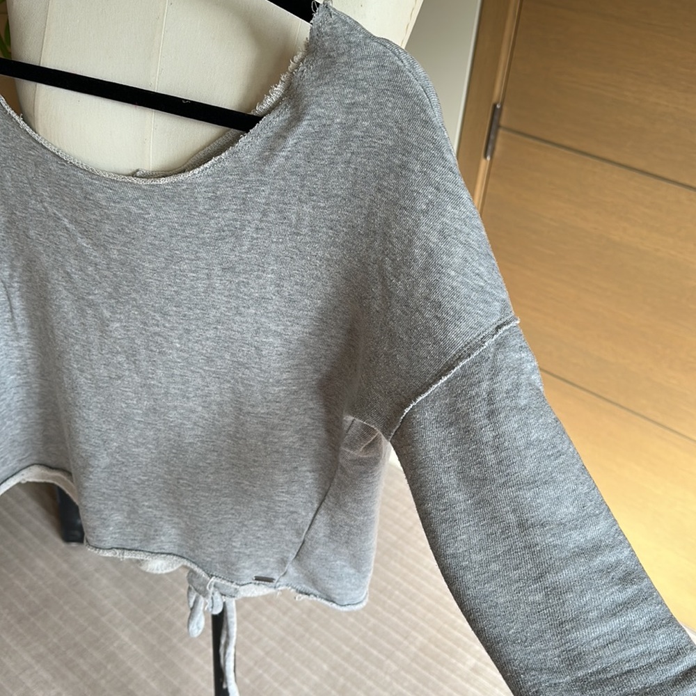 Volcom Off-the-Shoulder Sweater 🖤 - Picture 4 of 6